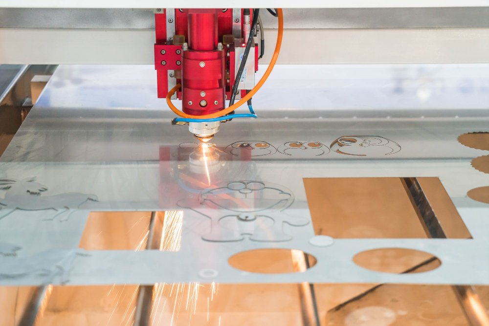 Precision laser cutting machine cutting sheet metal with high accuracy
