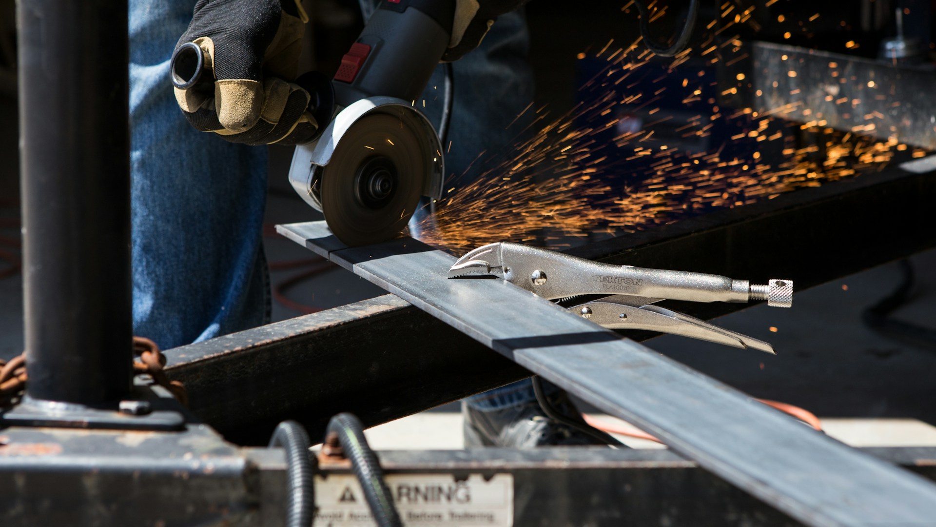 Professional steel cutting service using manual and machine cutting techniques