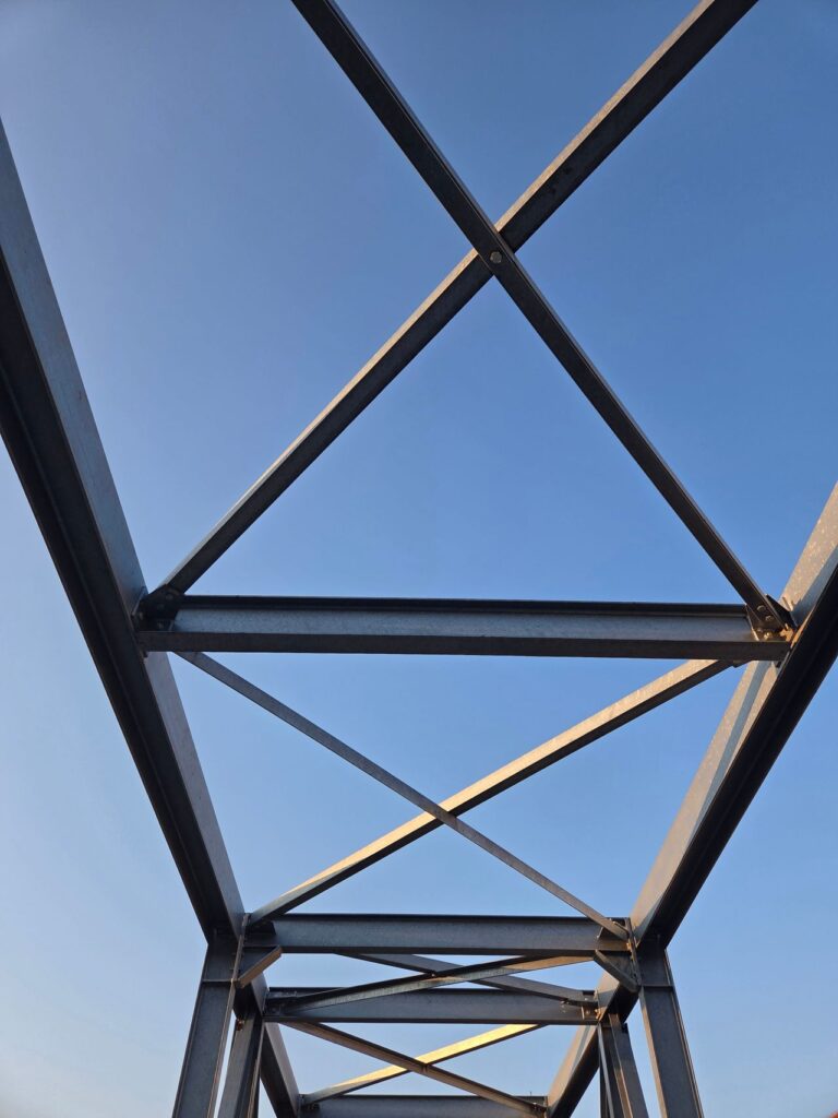 Heavy-duty Steel Girder using bridges to support systems