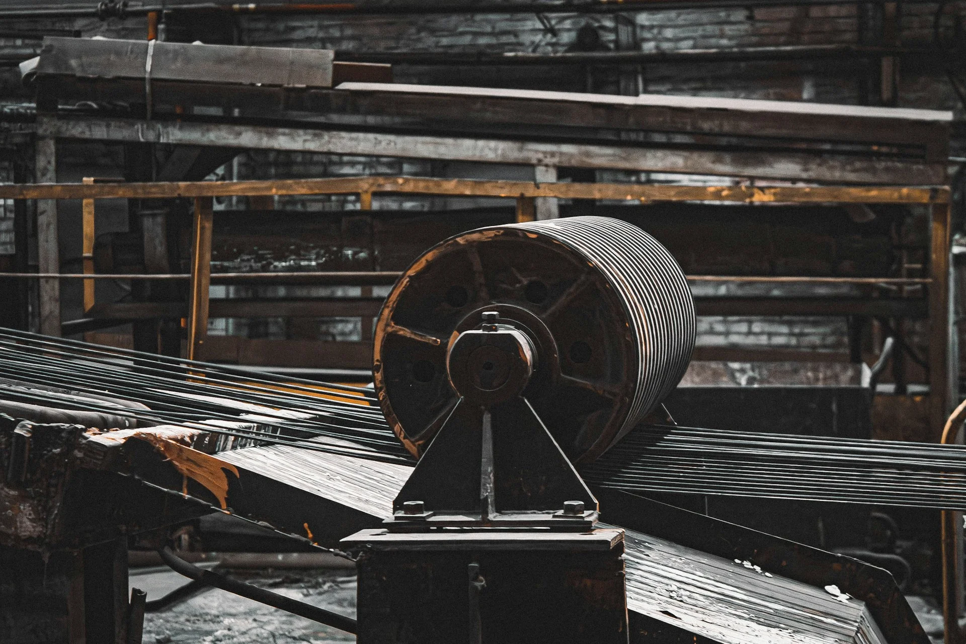 Industrial steel coil slitting machine producing custom-width steel strips